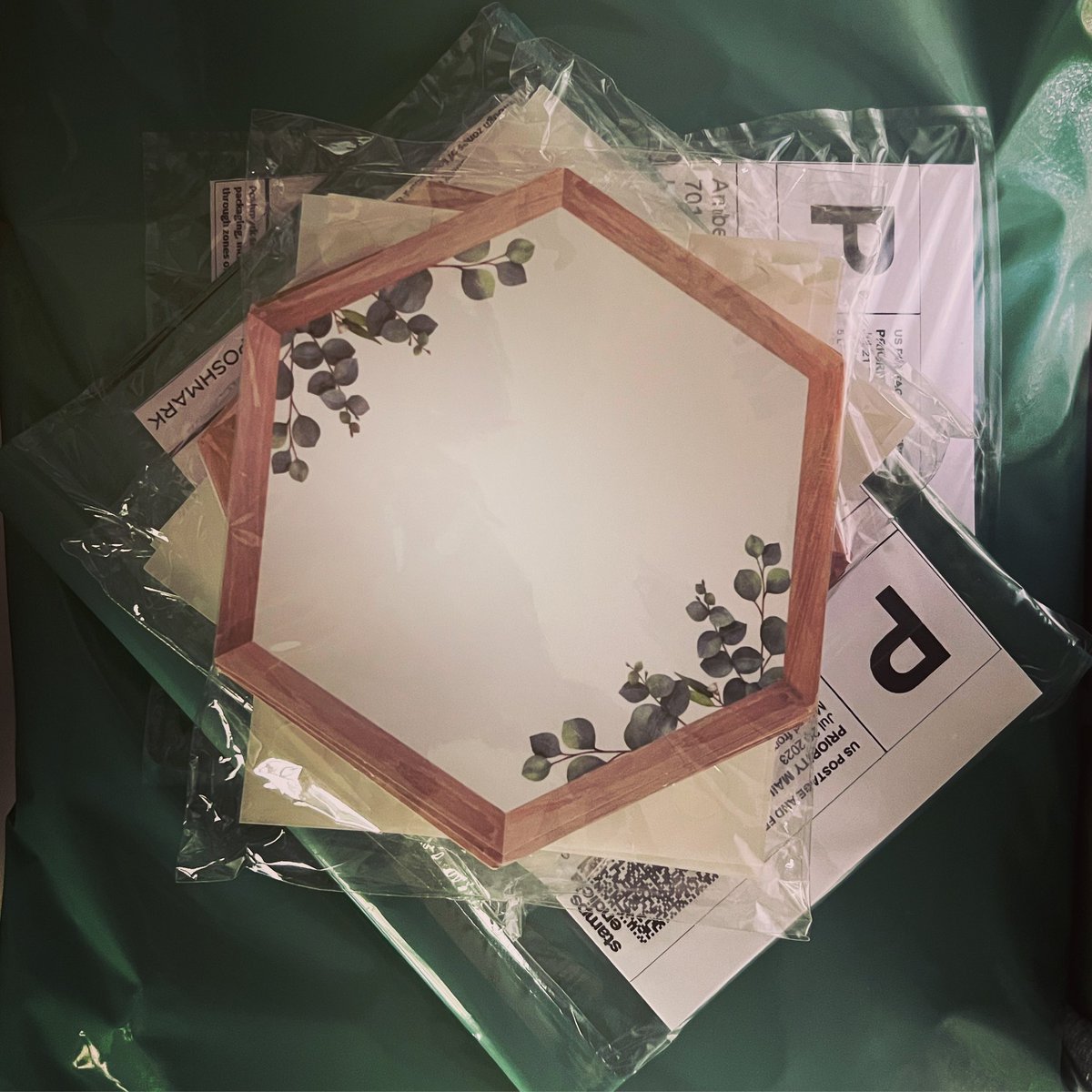 Thrift_EdThread's tweet image. Slow day at @thrift_edthread. Prepping shipments while attending an online AP training. #TeacherThrifter #poshmark #thrift_edthread