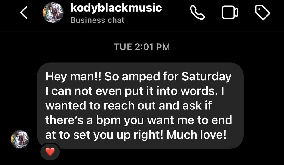 MikeyLion_'s tweet image. Somebody give this DJ a raise