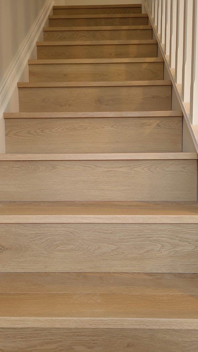 bearfootquality's tweet photo. Our brand new Pure SPC Max from @republicfloors comes with matching stair treads!We’ve got 14 beautiful decors to choose from. Here you can see ‘Bro’ from the Lion Range. #bearfootflooring #republicflooring #purespcmax #waterresistantflooring #herringbonefloors #stairdesign https://t.co/JaN60tL4bt