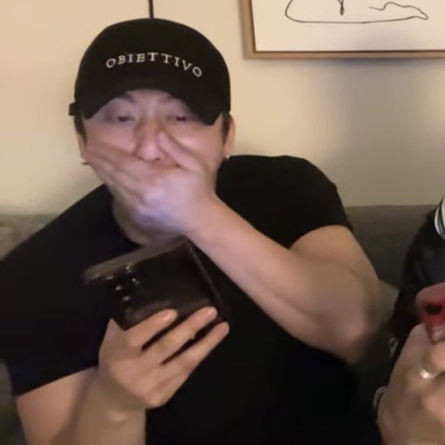 minchansidebae's tweet photo. Two type of stays 

Ones at                                The ones 
Lollapalooza                Watching in bed https://t.co/UjSIg0LCkJ