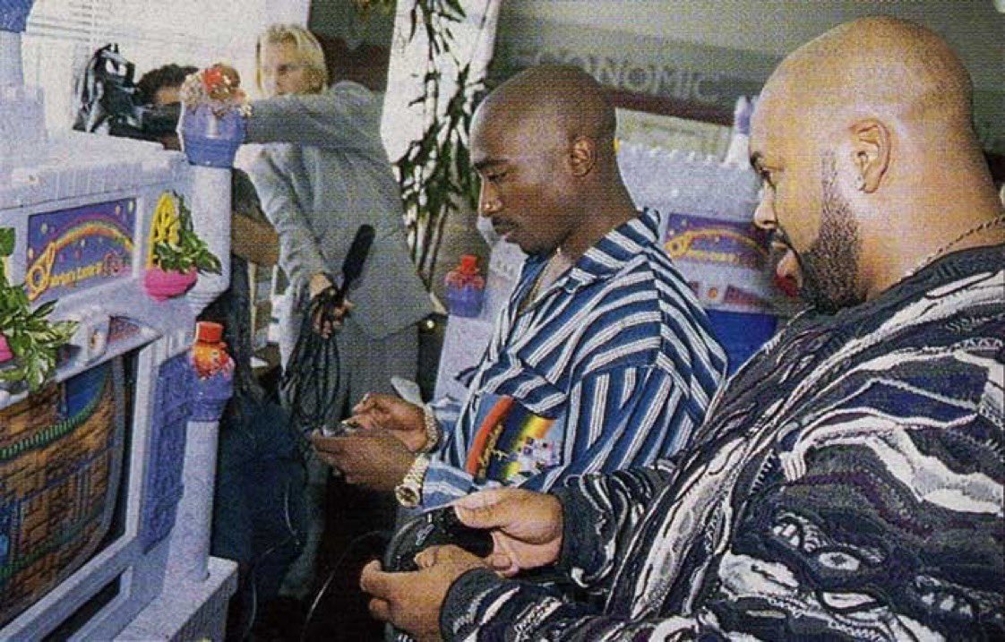 RT @AuxGod_: Tupac Shakur and Suge Knight playing ‘Sonic The Hedgehog’ 3 on Sega (1995) https://t.co/T6jHxii2JD