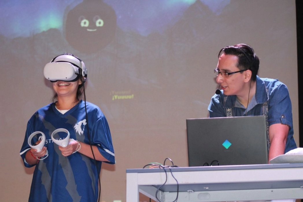 BioTeachings's tweet photo. Hace cerca de un año tuve el gran honor de convivir con la comunidad Biomédica de la #UniversidadModelo en Mérida, Yucatán, en el marco de la 1° Jornada de Ingeniería Biomédica; conversamos sobre la importancia en la innovación de nueva tecnología en salud: Videojuegos Serios 🎮 https://t.co/fNIW6OIos0
