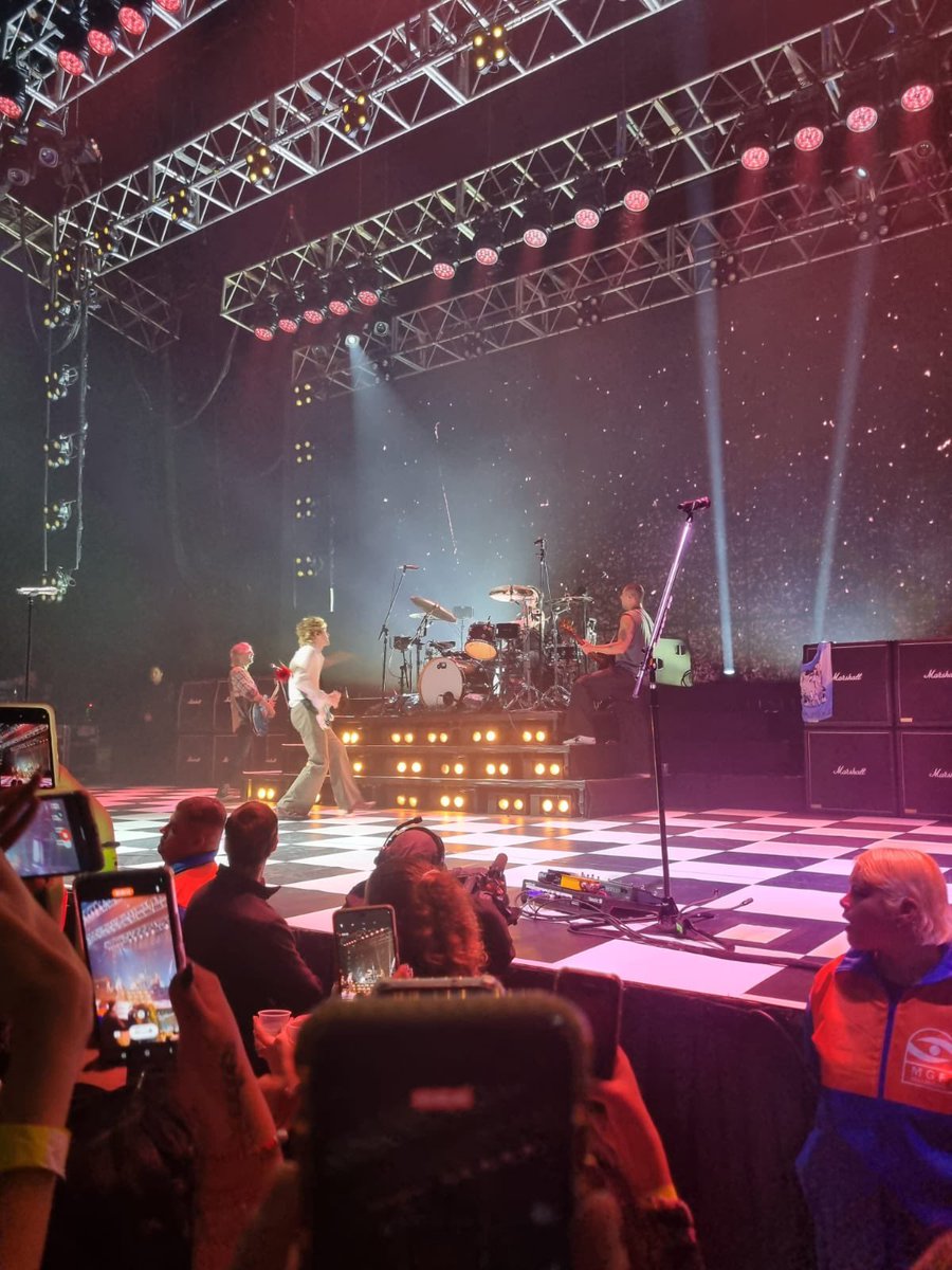aguusmerc's tweet photo. unforgettable night, thanks for making my dreams come true✨ - 20/07/23<3
#The5SOSShowArgentina https://t.co/vbyzayNshL