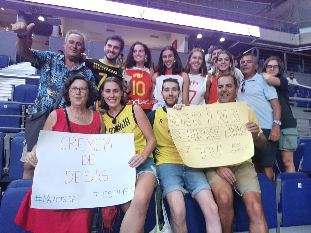 PINYAVI's tweet photo. El bàsquet a can aviñoa canals ens ho ha donat tot. Seriem molt injustos si pels moments dolents que ha donat no li agraissim tota la felicitat que ens ha comportat oi @marinaavinoa ? 🤙💪🏀 https://t.co/PCqa6v6JKQ