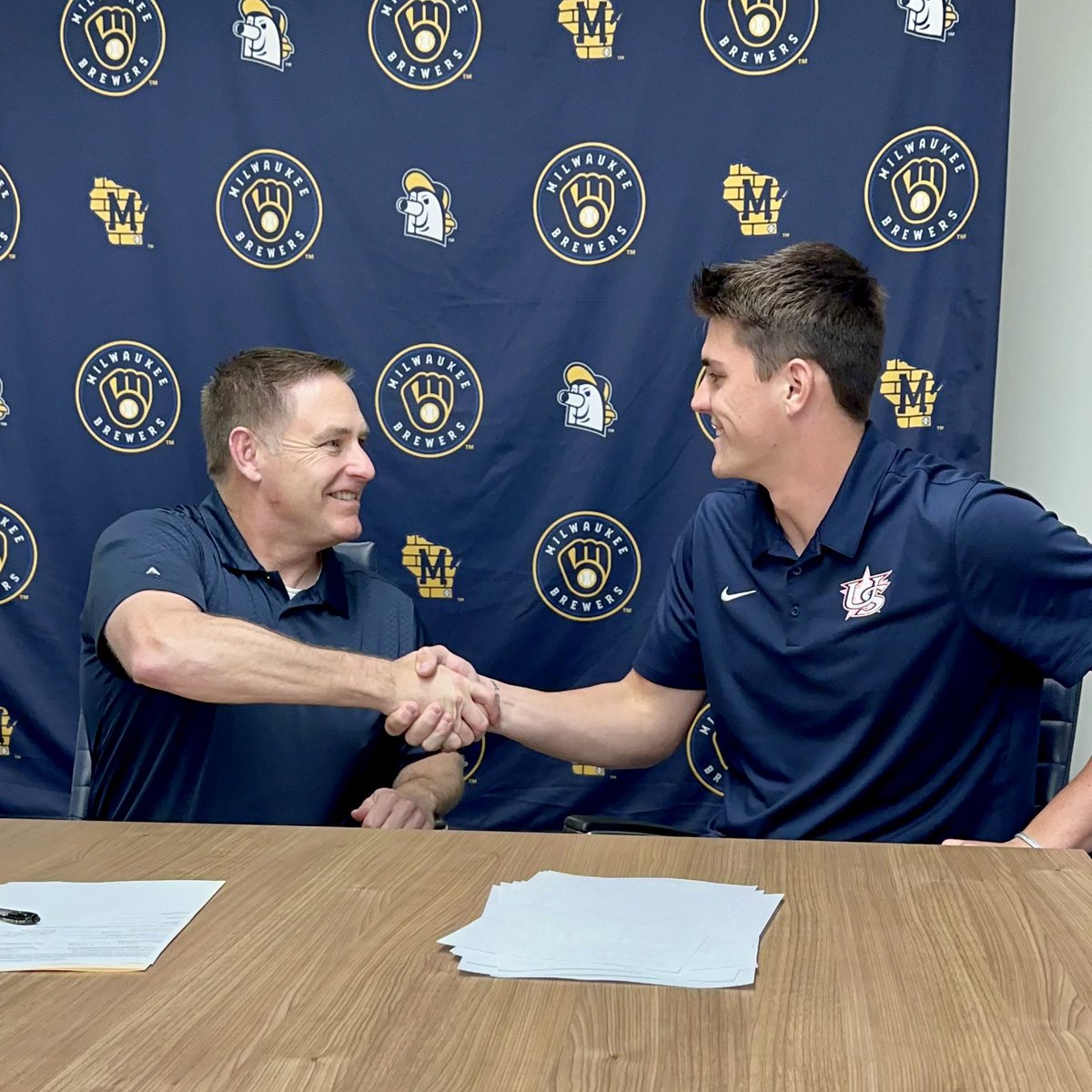 Brewers's tweet image. Two more of our newest Brewers!
 
Meet Cooper Pratt and Eric Bitonti, our Draft picks who signed today at our Arizona complex.

#ThisIsMyCrew