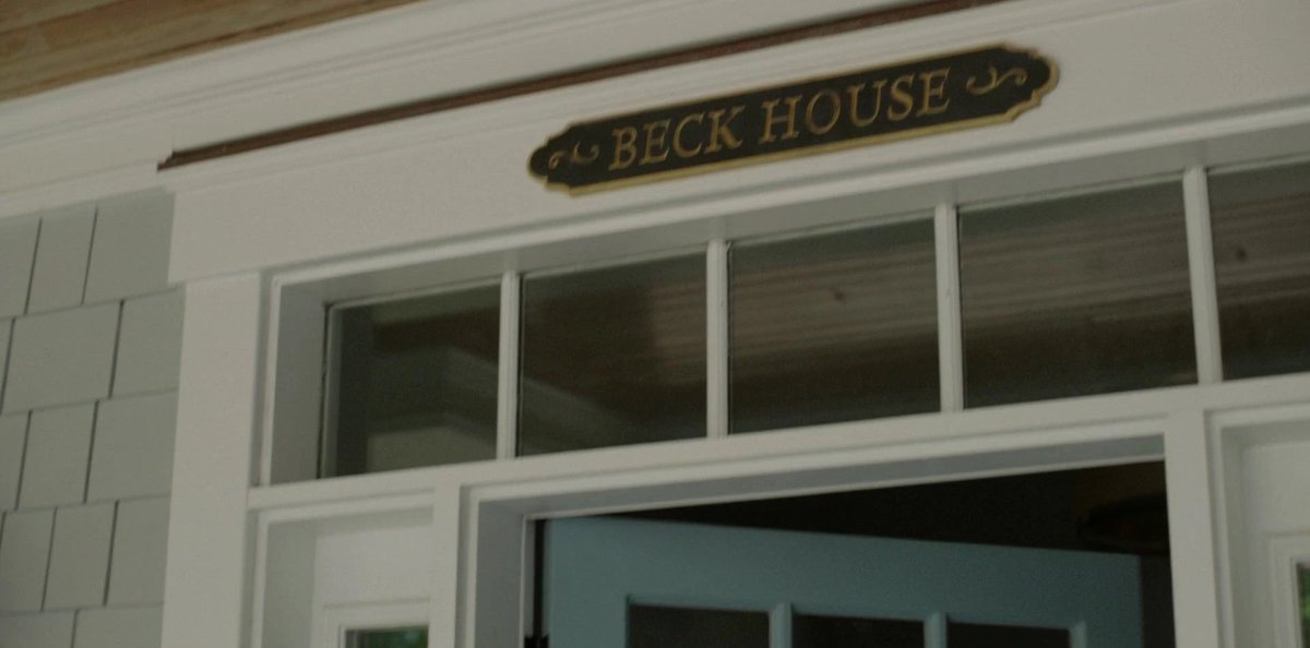 bellysinfinite's tweet photo. the entire beach house had susannah written all over it. the paintings she had done in the summer, the memories made from every summer spent there and the magic that she felt there. and now julia has completely WIPED it free of susannah and her memory my heart is HURT https://t.co/EbwwV92wVy