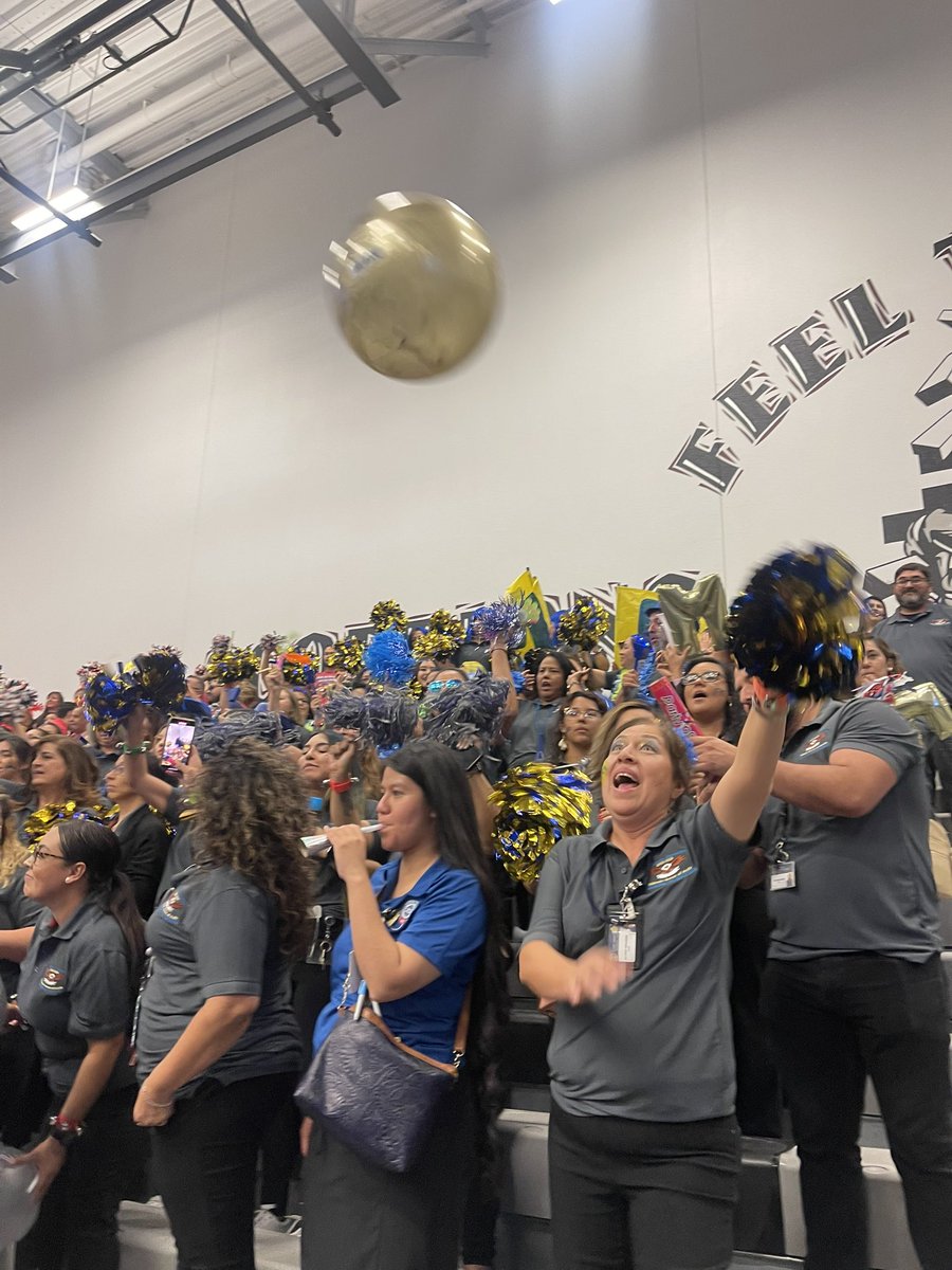 Villegas2721's tweet photo. @fmeeagles #ClintISD100 @Ymgomez1964 @villalba_eric @llane03 https://t.co/GLsxgSNZP8
