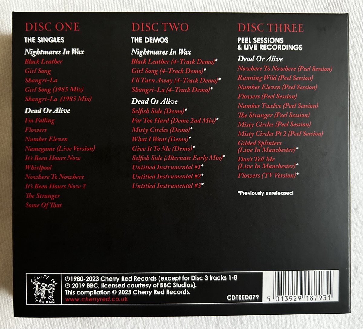 #NowPlaying 
#DeadOrAlive #LetThemDragMySoulAway
🇬🇧 #CD 2023

The demos on CD2 are incredible especially the 9.14 minute #MistyCircles ❤️🖤

#NightmaresInWax
#PeteBurns #MartinHealy #WayneHussey
#SteveCoy #MikePercy #TimLever