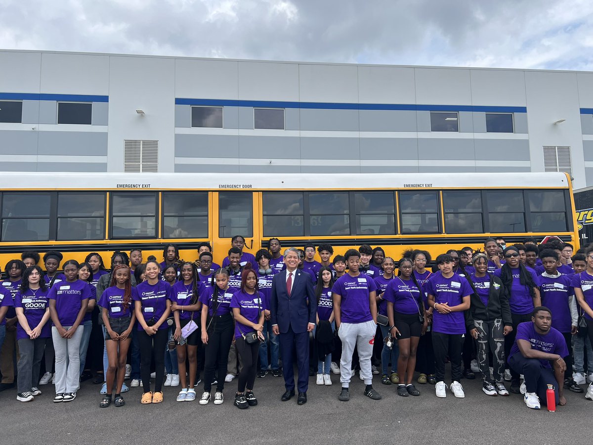 @GovPritzker @SenatorDurbin @TammyDuckworth @LaurenUnderwood @RepBillFoster @rep_jackson @argonne @JolietJrCollege @EPA @IllinoisMfgAssc @BaguioNate @LionElectricCo @ComEd Shoutout to the 100+ @ComEd’s Youth Ambassadors for joining us today at the grand opening of the @LionElectricCo plant. Each of you is an example of how #ComEd is striving to develop the talent we need to support a robust #EV ecosystem in IL. #workforcedevelopment #CEJAworks
