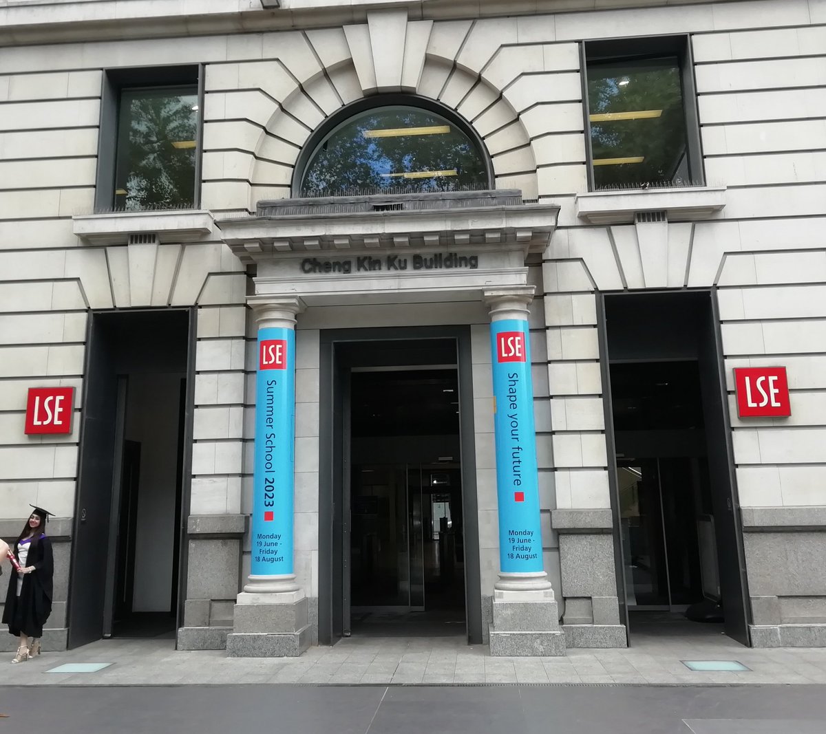 TDEDionysus's tweet photo. Really lovely to have our #StringTrio playing @LSEnews this week, lots of fun performances for various of the departments & schools!
Congratulations to all graduating this week! 🎓🎉
#LiveMusic
#MusicForEvents https://t.co/Fq4zx6KgWk