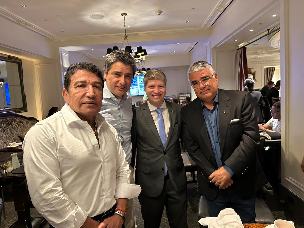 EduGiraoOficial's tweet photo. A JUSTIÇA E A VERDADE VÃO VENCER! Saímos há pouco do encontro  c/o representante permanente do Brasil na ONU,embaixador Sérgio F. Danese. Vamos seguir até as últimas instâncias, inclusive internacionais,p/resguardar a liberdade e democracia brasileira contra a tirania. Paz &amp; Bem https://t.co/I4JbFFlDR9