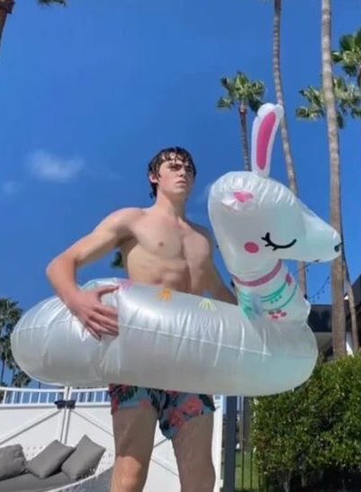 não tiro essa boia por nada 

 #𝘴𝘪𝘳𝘦𝘯𝘱𝘢𝘳𝘵𝘺