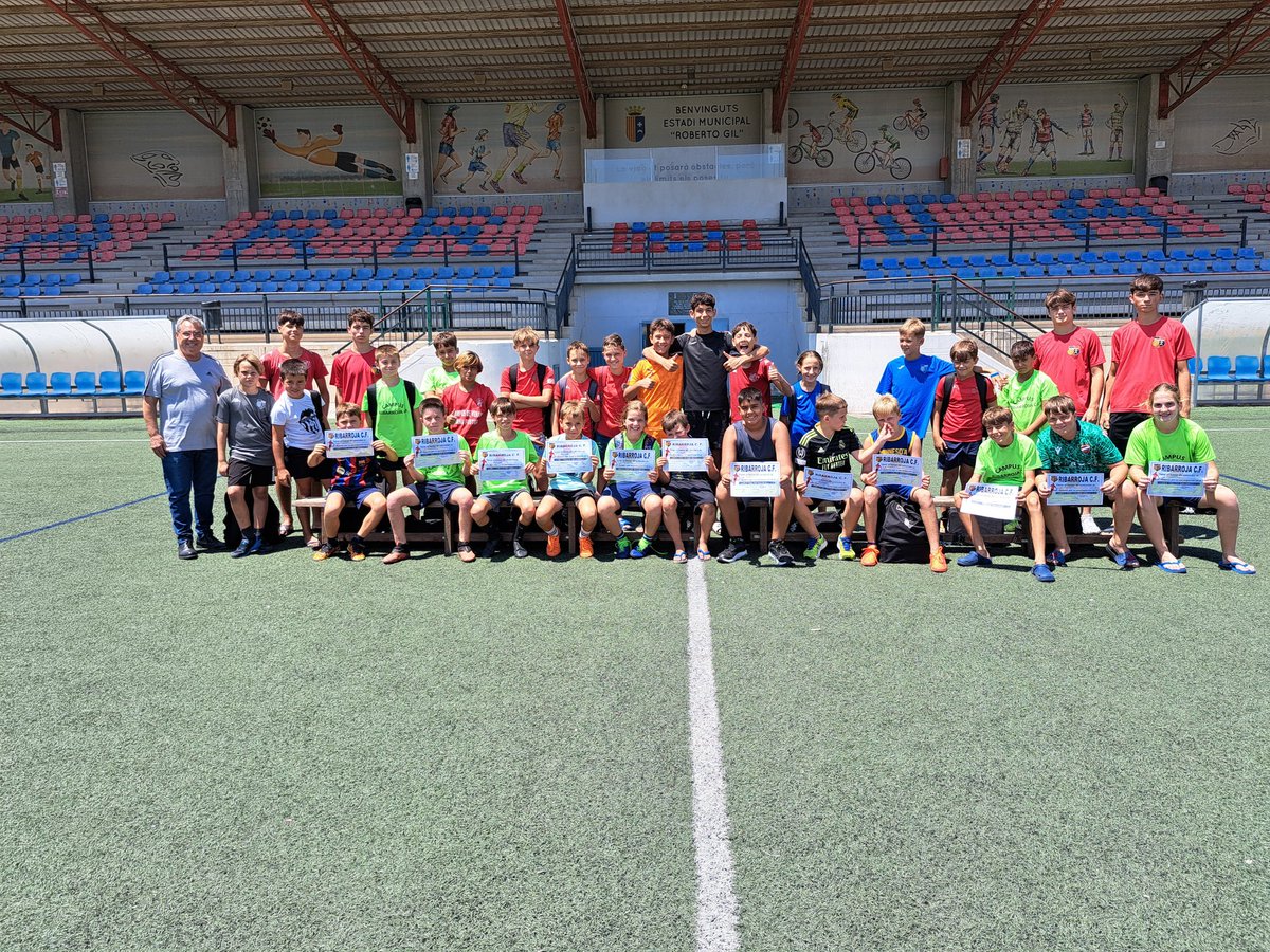 RIBARROJACF1942's tweet photo. 4️⃣ Semana del Campus del @ribarroja_cf ⚽️🏊‍♂️🏊‍♀️🤸🤸‍♀️ y siguen pasándoselo  #superbien , entrenamientos específicos,  técnicos,tácticos, fomentando el compañerismo y la convivencia en el Deporte , #valores que para nuestro Club son más que IMPORTANTES. 🫵👏👏
#SempreRibarrojaCF https://t.co/3Ibirt9wRl