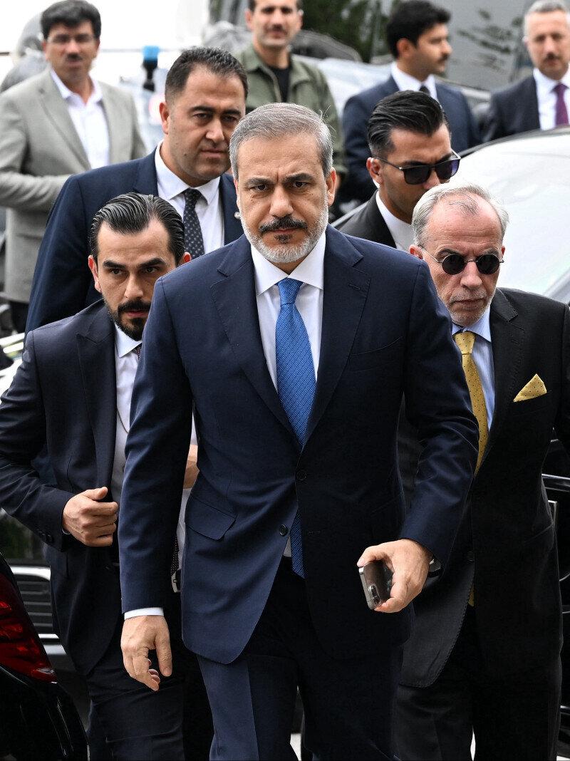misvakcaps's tweet photo. Dışişleri Bakanı Hakan Fidan:

"Kur'an'a yapılan saygısızlıklar gittikçe arttı. En kısa zamanda İslam Birliği'ni toplayıp somut adım atma kararı aldıracağım. 

Kutsal kitabımıza hakaretin bir bedeli olduğunu göstermek için gerekirse tüm İslam alemini ayağa kaldırırız." https://t.co/Tj1MOgt45M