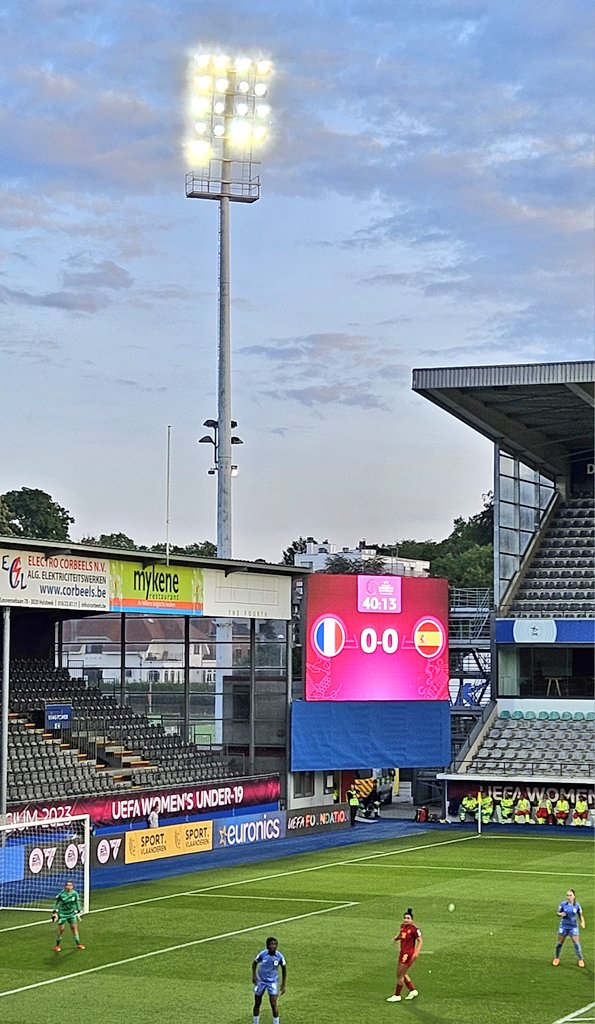 #FloodlightFriday at the #WU19Euro at #Leuven 🇧🇪. #FRASPA @floodlightporn