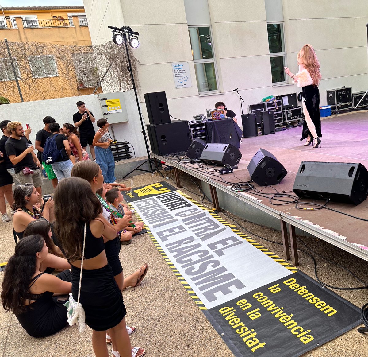 UCFRcat's tweet photo. 🏳️🌈 Hem participat de la #TaulaRodona 'Fem front a l'odi i a l'LGTBI-fòbia', amb @OCL_H @fagc_catalunya @AjRipollet en el marc de #RipoLGTBI
VO❌ és una amenaça per a la democràcia.
Podem i hem d’aturar-los!
#StopVOX #StopLGTBIfòbia #StopTransOdi https://t.co/LKhRwpIWIT