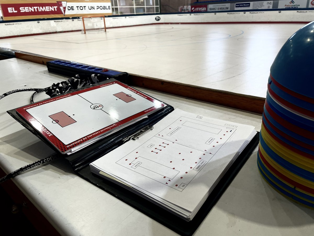 [ 🎓] Comença el nou curs de tècnics N1 HP amb un 40% de dones. 💪💯 
✅ Seguim rodant
✅ Sempre endavant 
Gràcies x ser-hi Gemma Vilaró, directora <a href="/catalana_l/">Escola Catalana De L' Esport</a> 
🤝 <a href="/shummassanet/">SHUM Frit Ravich</a> 
🤝<a href="/ajMassanet/">Ajuntament de Maçanet de la Selva</a>