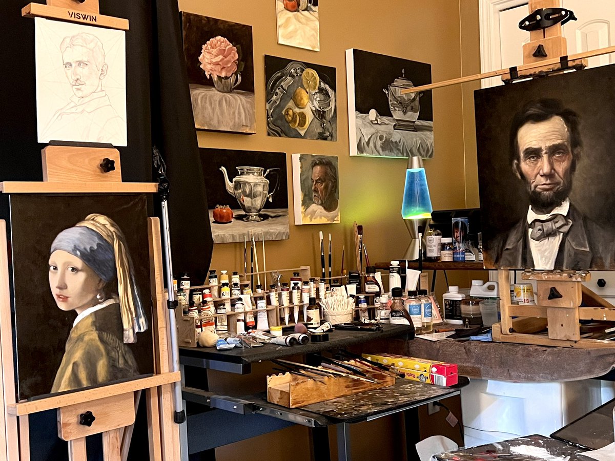 Reorganizing the #studio to accommodate a new easel. 

#artist  #oilpainting #portrait #painter #Vermeer #Lincoln #KCMO #artcollector #gallery #ArtistOnTheRise #ArtistOnTwitter #realism #representationalart #fineart #ArtistCommunity #artlover