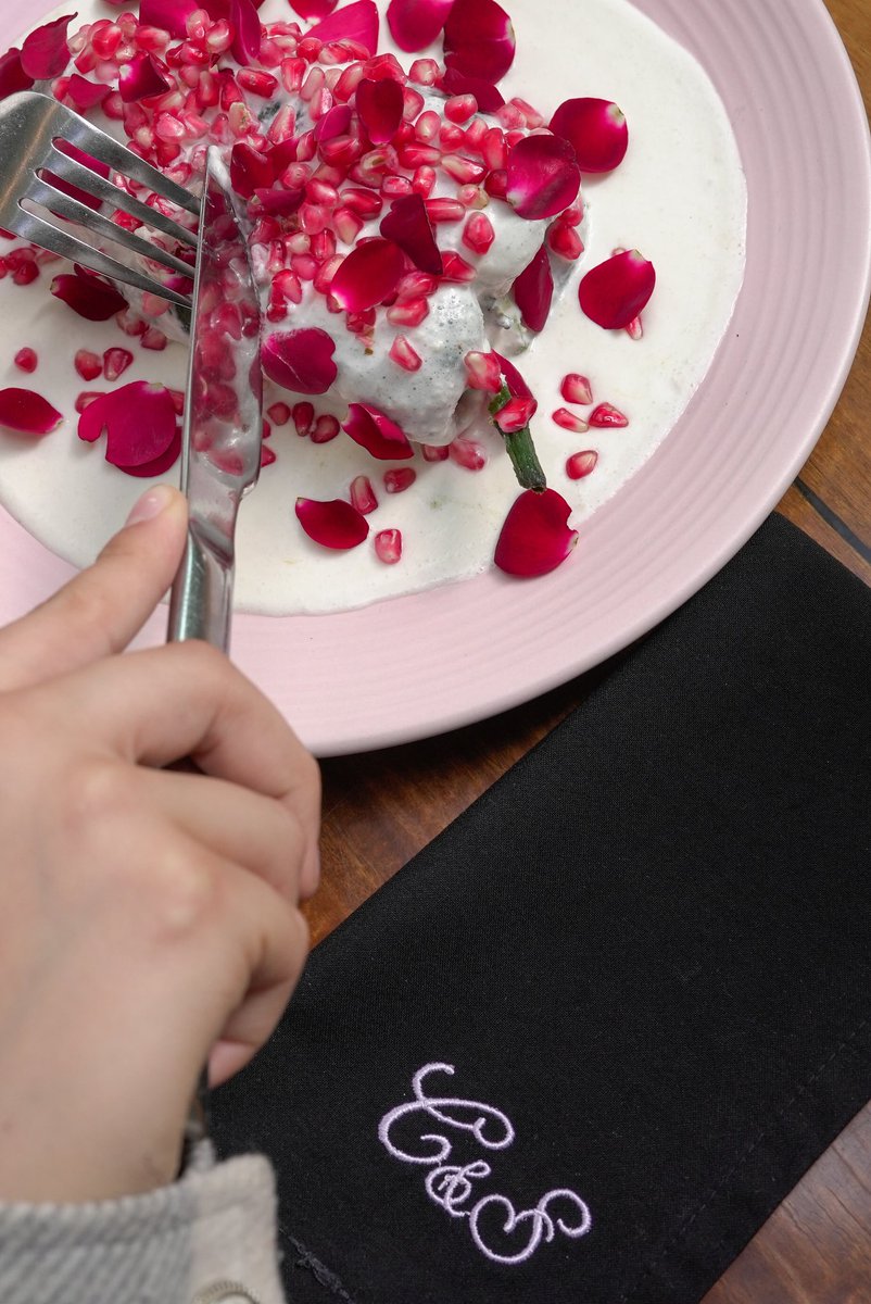 Gracias a todos por estar conmigo una temporada más de chiles en nogada, gracias por tanto amor y sobre todo por siempre visitarme. 

Con mucho cariño, Carmela🖤

Chiles en nogada 2023