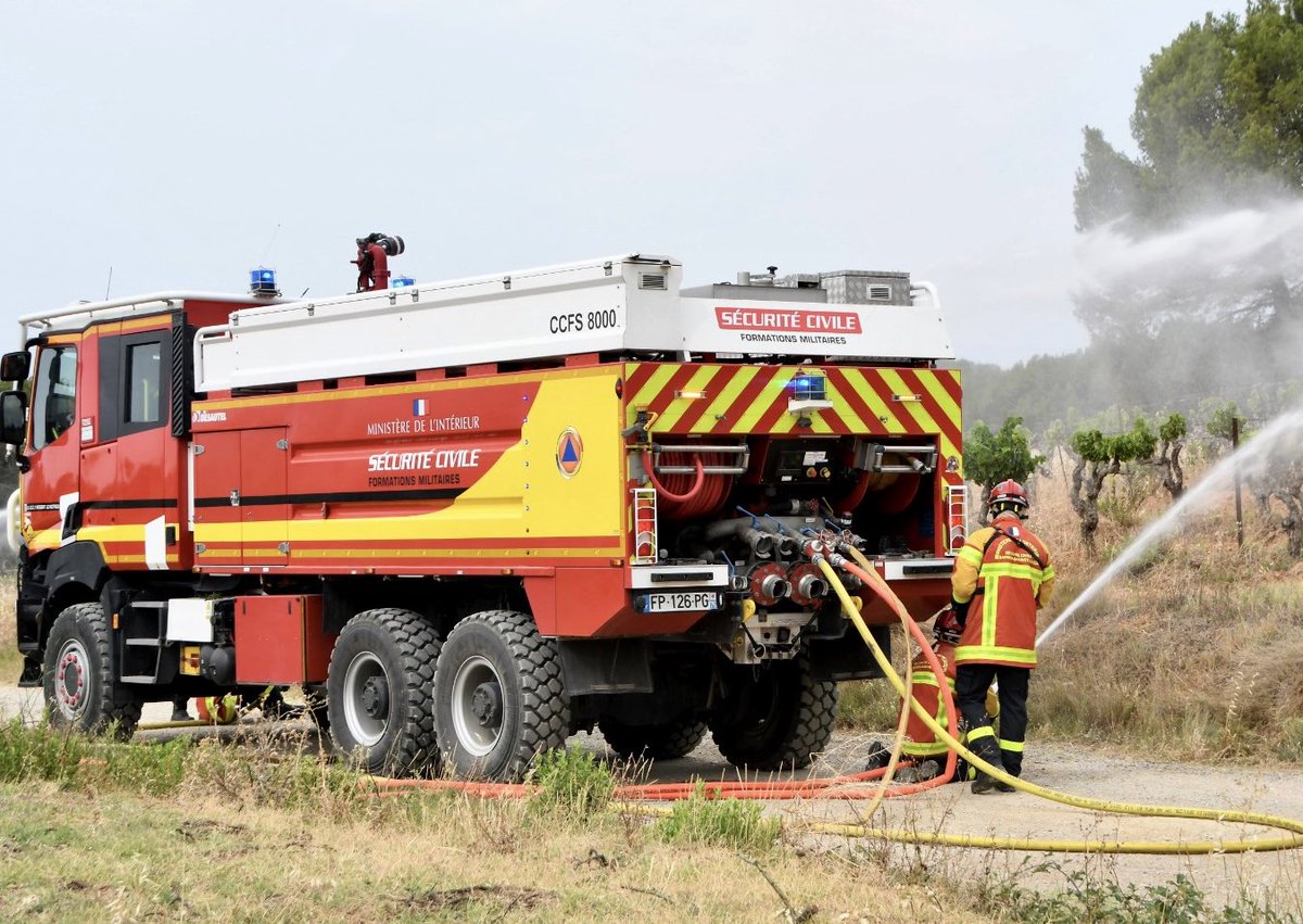 riisc_1's tweet image. #FeuxDeForêt🔥🌲: Chaque été, plus de 2️⃣5️⃣0️⃣ sapeurs-sauveteurs de l’#UIISC1 sont prépositionnés dans le Sud et en Corse.🚨L’objectif: agir rapidement en renfort des sapeurs-pompiers &amp;amp; moyens aériens, tout en gardant une capacité d’intervention déployable en 🇫🇷 et dans le 🌎.
