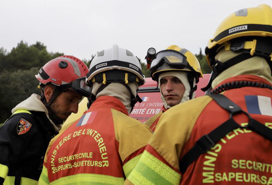 riisc_1's tweet image. #FeuxDeForêt🔥🌲: Chaque été, plus de 2️⃣5️⃣0️⃣ sapeurs-sauveteurs de l’#UIISC1 sont prépositionnés dans le Sud et en Corse.🚨L’objectif: agir rapidement en renfort des sapeurs-pompiers &amp;amp; moyens aériens, tout en gardant une capacité d’intervention déployable en 🇫🇷 et dans le 🌎.