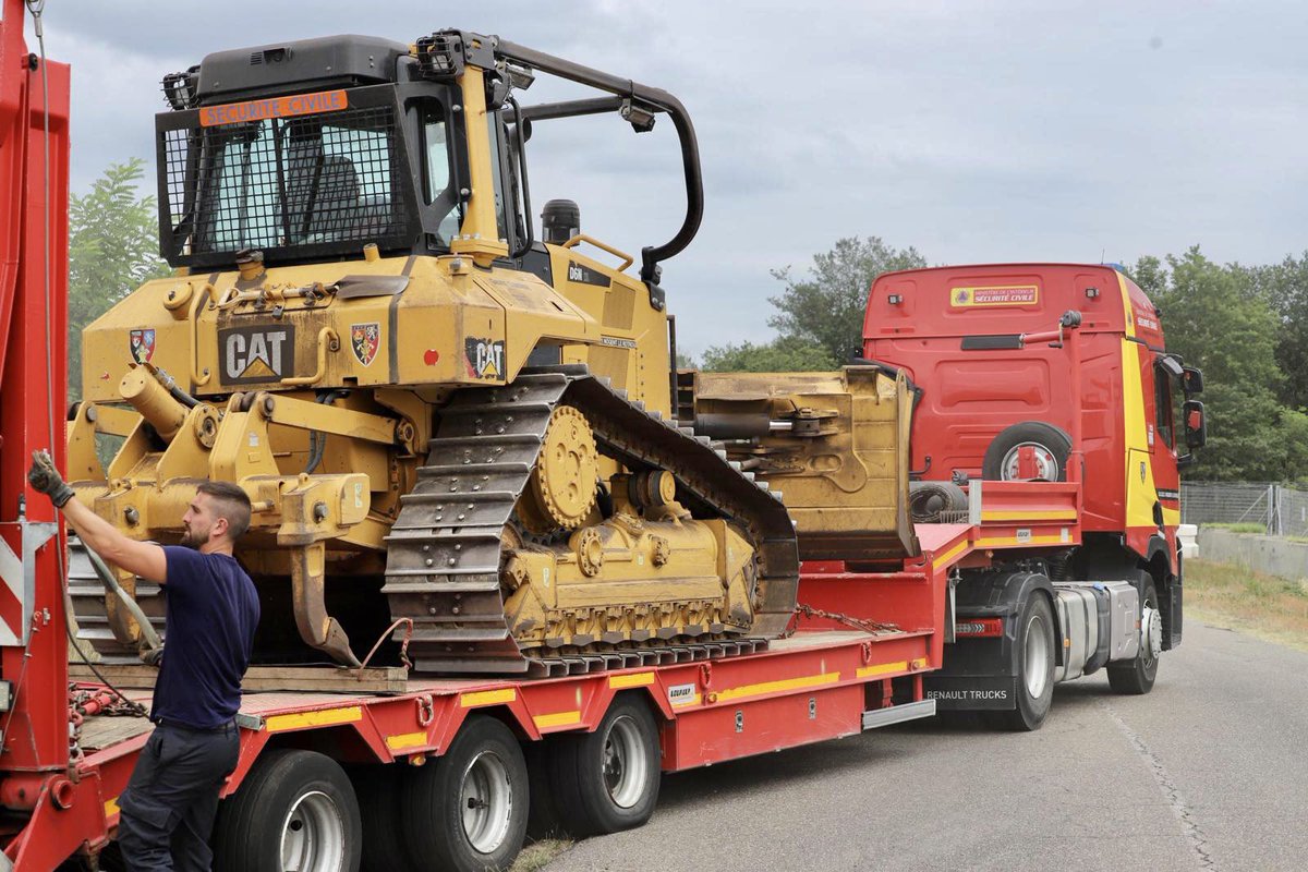 riisc_1's tweet image. #FeuxDeForêt🔥🌲: Chaque été, plus de 2️⃣5️⃣0️⃣ sapeurs-sauveteurs de l’#UIISC1 sont prépositionnés dans le Sud et en Corse.🚨L’objectif: agir rapidement en renfort des sapeurs-pompiers &amp;amp; moyens aériens, tout en gardant une capacité d’intervention déployable en 🇫🇷 et dans le 🌎.