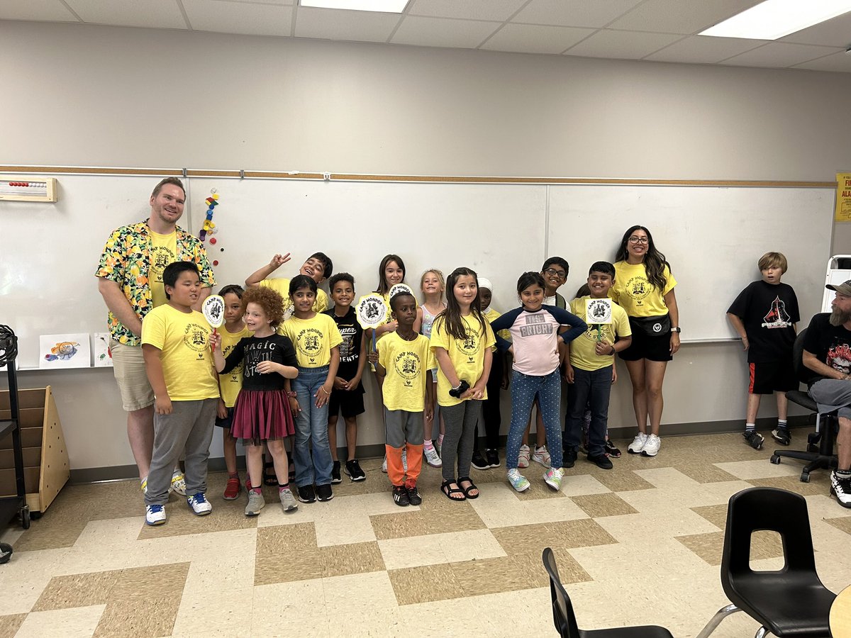 msbernalkeren's tweet image. Last day at #CampWonder was wonderful with some family fun. Thank you for an awesome 3 weeks!!!🥳🥸🤗 #GECDSBSLP2023 @DerbyshireMr @Vanessa_Dakin28 @gecdsbpro @ClaraHowitt