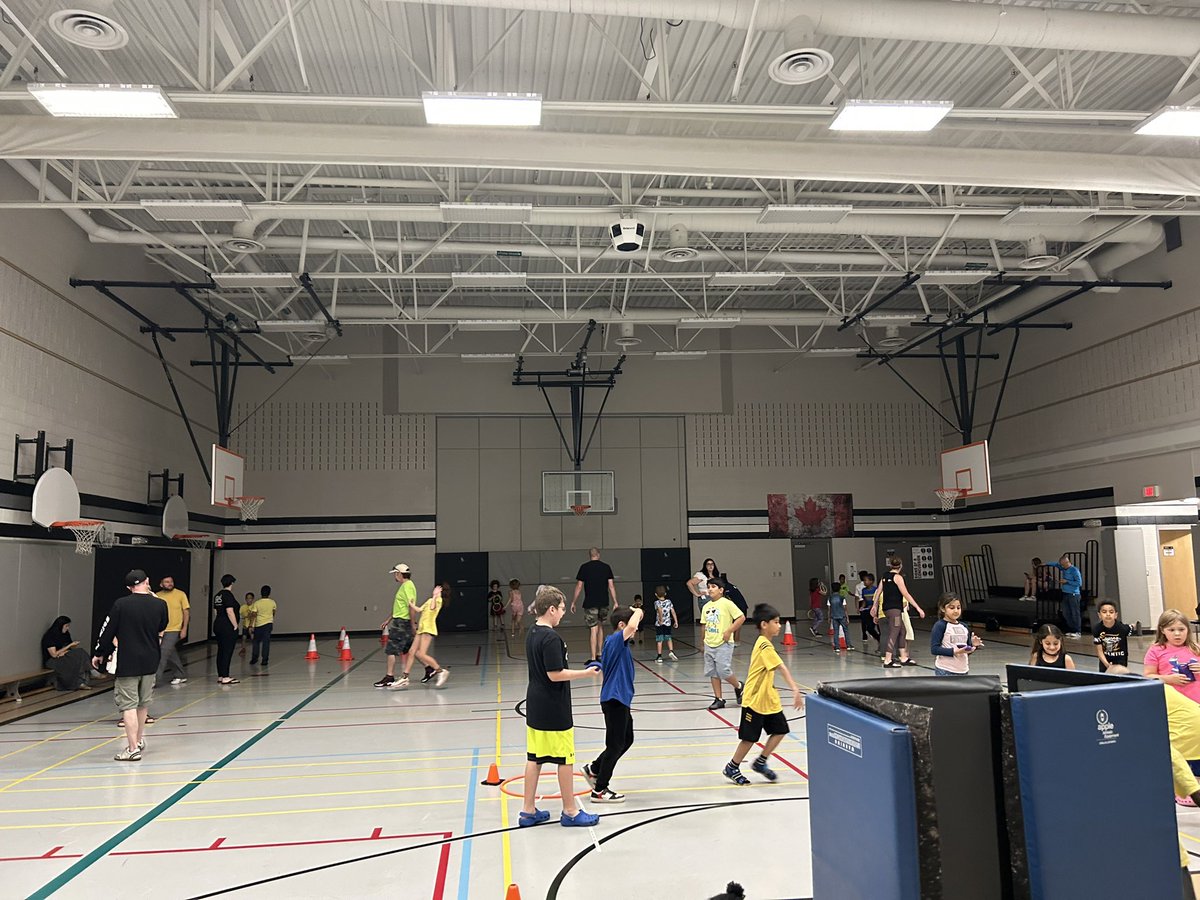 msbernalkeren's tweet image. Last day at #CampWonder was wonderful with some family fun. Thank you for an awesome 3 weeks!!!🥳🥸🤗 #GECDSBSLP2023 @DerbyshireMr @Vanessa_Dakin28 @gecdsbpro @ClaraHowitt