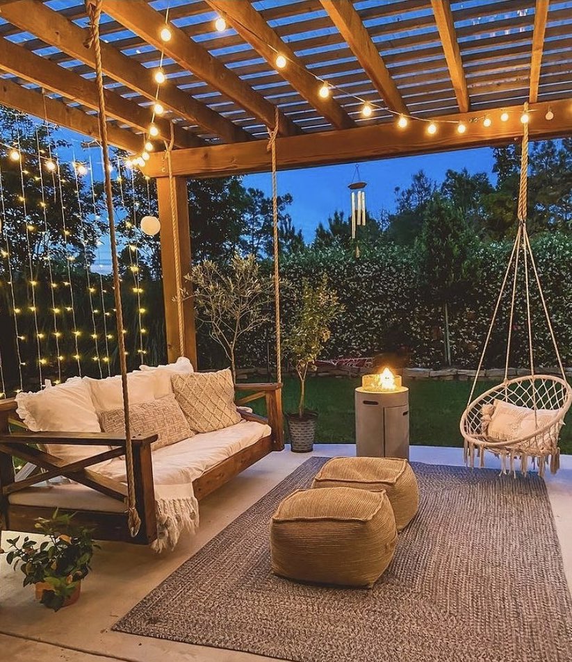 Müstakil bir evin bahçesi.