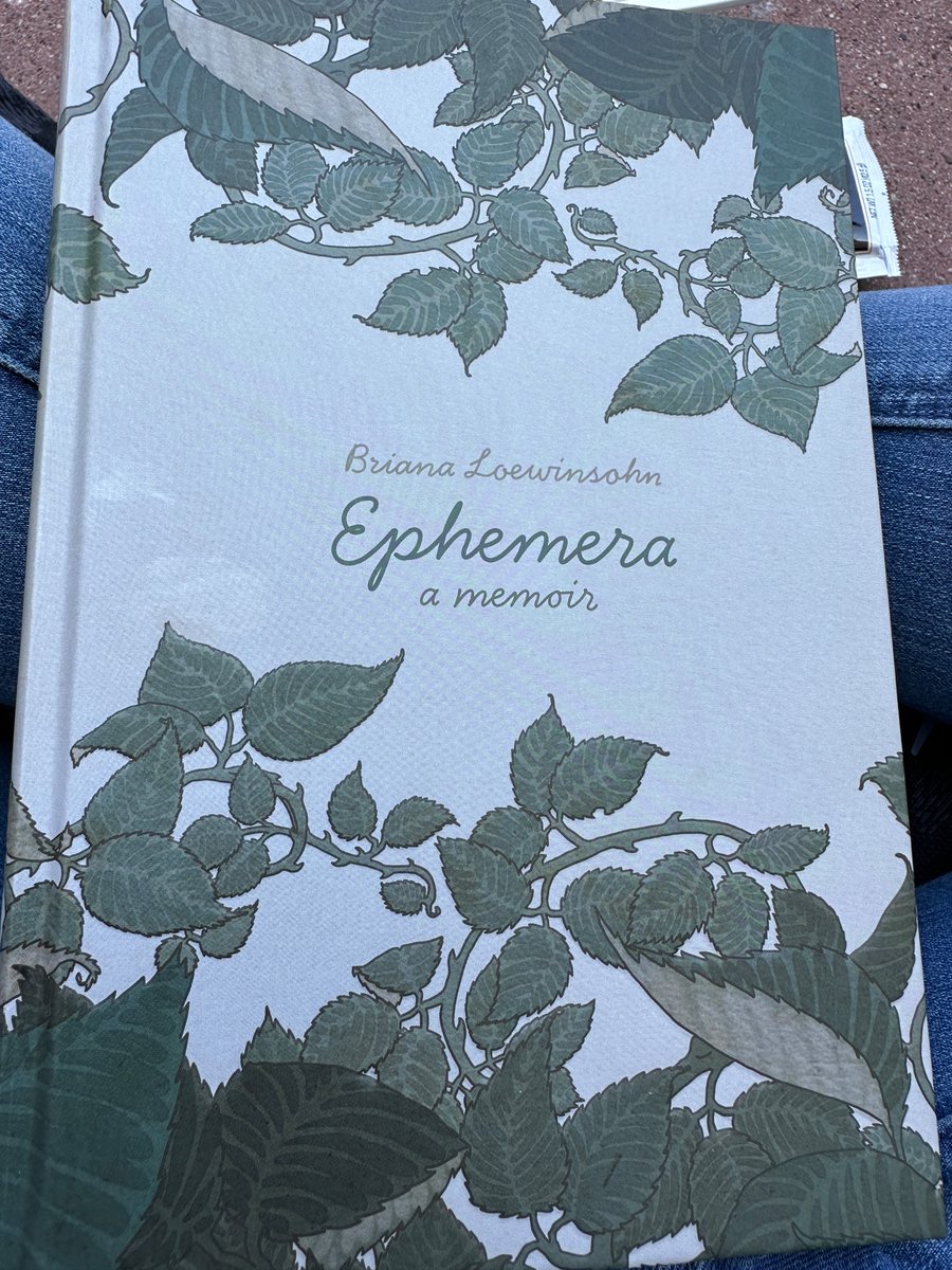 micheletierra's tweet photo. Briana Loewinsohn is signing her beautiful Ephemera comic till 1 at Booth 1721 #SDCC https://t.co/Xiw8pMvZ6Y