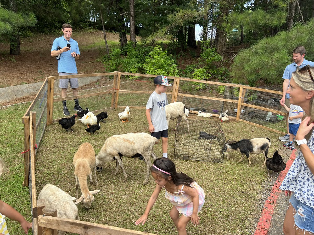 PTA Kindergarten Popsicle Play Date was a huge success today! Thank you PTA and all who came out to make new friends, enjoy popsicle’s, and love on the petting zoo animals!