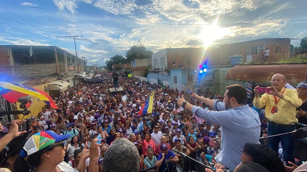 ¡Se desbordó Aragua! ✏️🇻🇪

Desde Los Hornos en Palo Negro, comienza la ruta segura del cambio en paz.

El Lápiz tiene una propuesta y la hará realidad con Ecarri y los independientes en 2024.