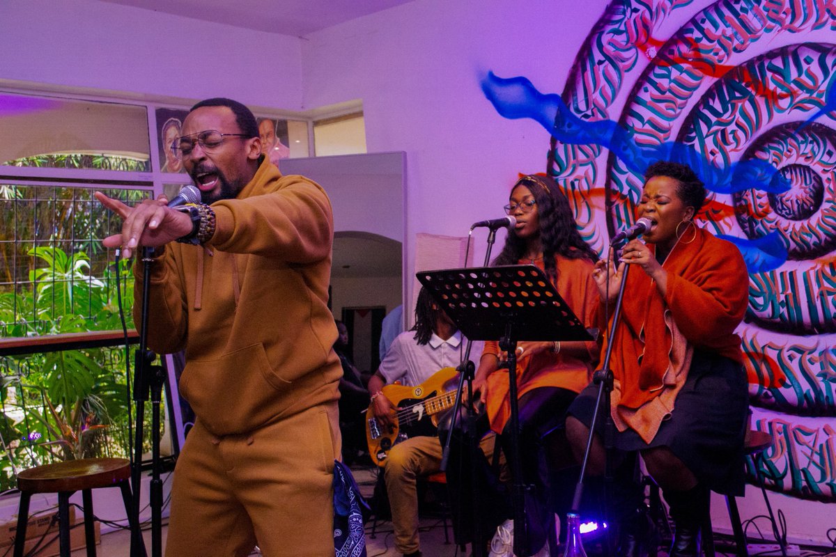 cheche_sessions's tweet photo. Let's take a little trip down memory lane to the Sunday that was
It was an epic fire show featuring @elsaphan_njora with his amazing band @KendiNkonge
Indeed, it was a show for the Phans Thank you to all who came enjoyed themselves and showed support
#chechesessions
#livemusic https://t.co/x1vYVGEa9M