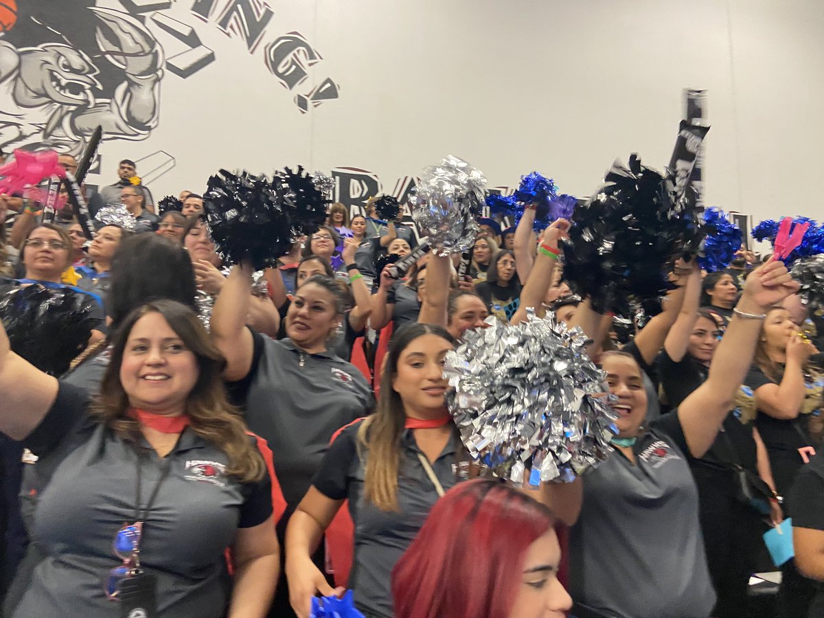 Aidee Sanchez (@asan_daep_sconn) on Twitter photo HMS rocks the house #ClintISD100 #HMSHawks <a href="/HMSHAWKS_CISD/">Horizon Middle School</a> <a href="/rruiz9900/">Roxanne Ruiz</a> <a href="/vasq_jc/">Juan Vasquez</a> HMS rocks the house #ClintISD100 #HMSHawks <a href="/HMSHAWKS_CISD/">Horizon Middle School</a> <a href="/rruiz9900/">Roxanne Ruiz</a> <a href="/vasq_jc/">Juan Vasquez</a>