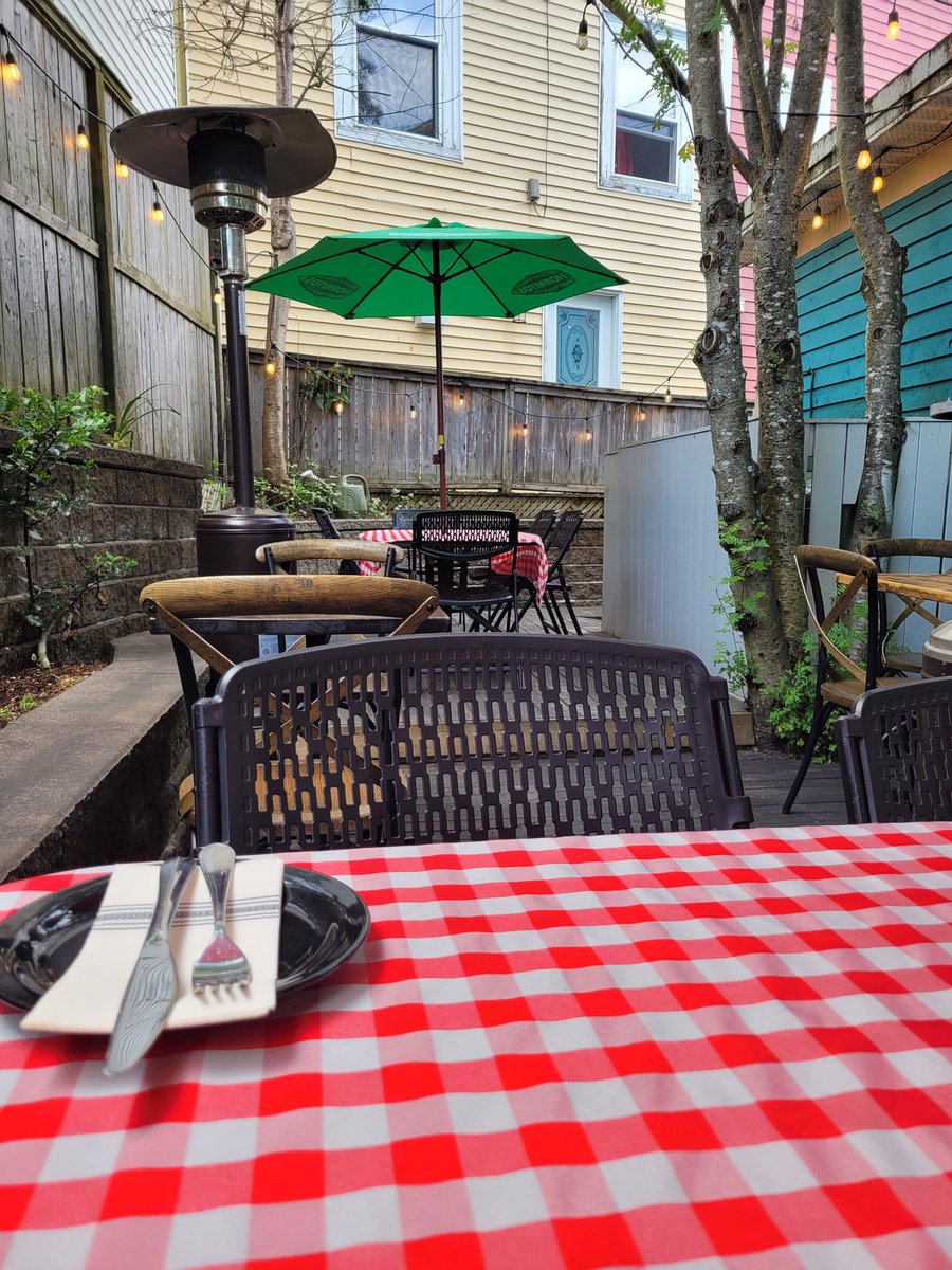 Hello <a href="/ChinchedBistro/">Chinched</a>, I just love your deck that's tucked away, yard lighting at night &amp; plenty of shade for the day
🍸🍹🍷🥃
#nleats #lovedowntown