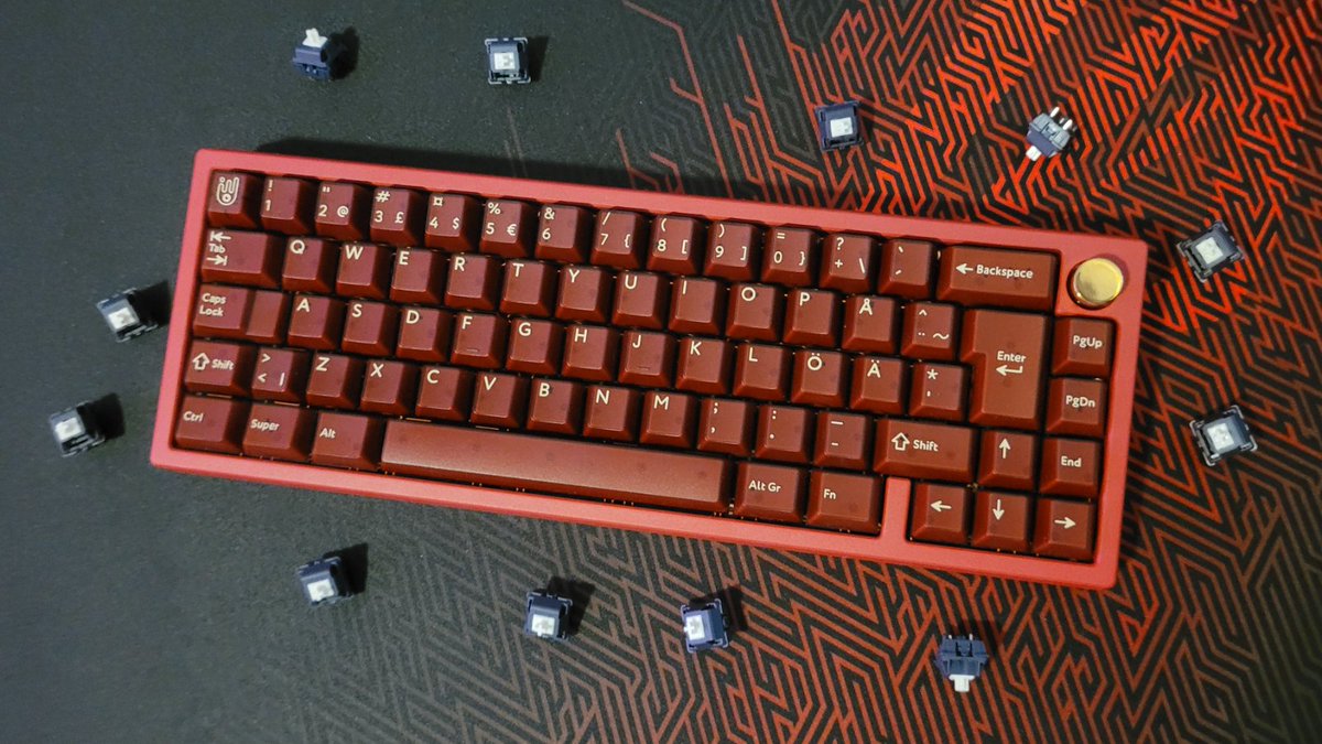 Sprada86's tweet photo. This board is just so nice!

Keyboard: Zoom65 EE V2, Scarlet Red
Keycaps: PBTfans Pyga
Switches: Emogogo Linear, Lubed /w Krytox 205g0 and springs 105
Stabs: TX AP LP, Lubed /w Krytox 205g0 and wire XHT-BDZ

#zoom65v2 @meletrix https://t.co/ywHw5uMPkb