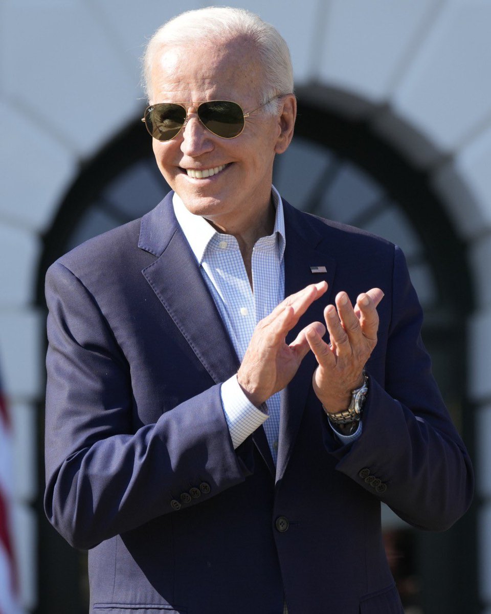 Coolie20241's tweet photo. Bidenomics is working: Economic growth is up, disposable incomes are up, consumer spending is up. Thank you!@POTUS 🙏🏽💙🇺🇸#LetsFinishTheJob #BidenHarrisin2024 #wtpBLUE https://t.co/9GB3KXGCDb