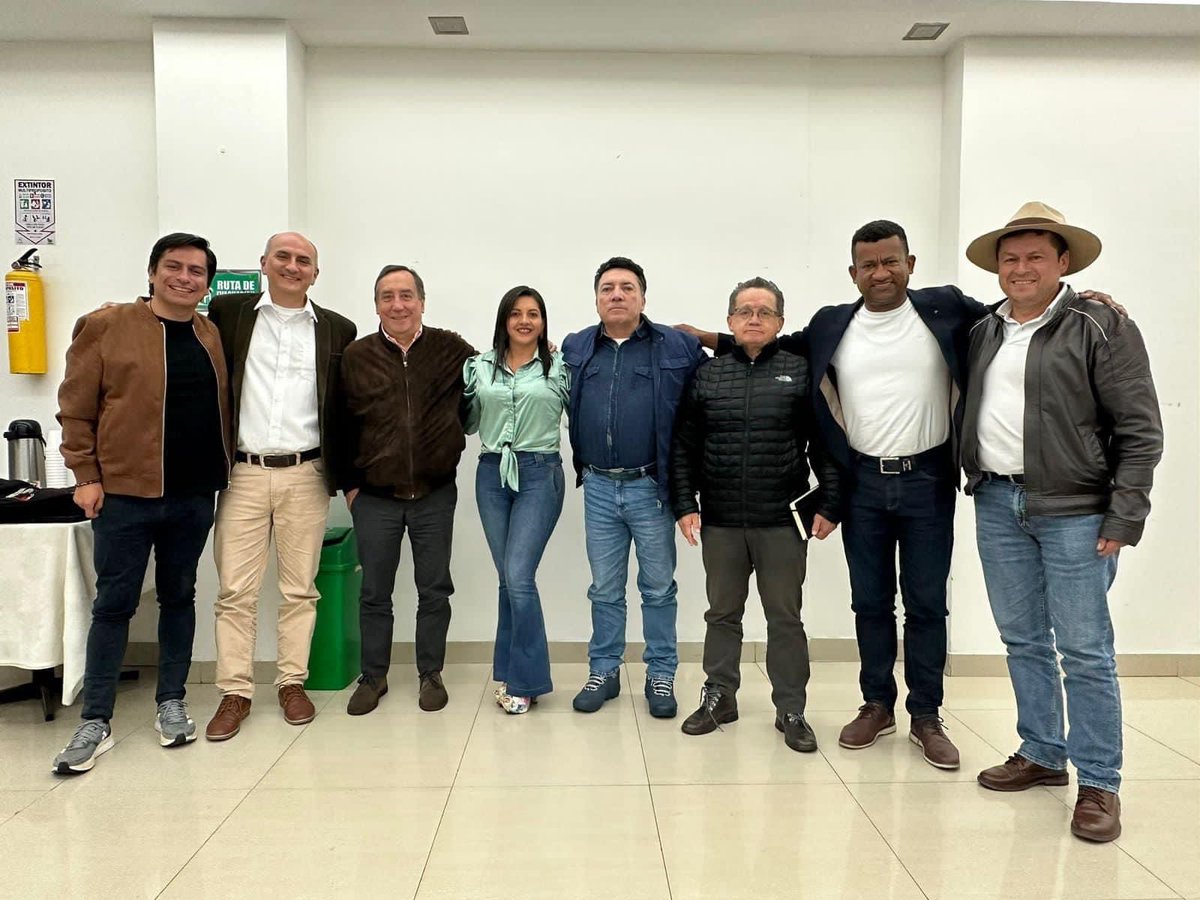 FisgonNarino's tweet photo. #ChismePolítico 
El partido #UniónPatriotica en las próximas horas revocaría el aval a @LuisEladioPe 
De confirmarse, todo indica que existe unidad del @PactoCol para respaldar a @LuisAlfonsoEsc a la Gobernación de Nariño. 
@GGarciaRealpe apoya la decisión. 
Atentos 👀 https://t.co/RgZu3rc4HR