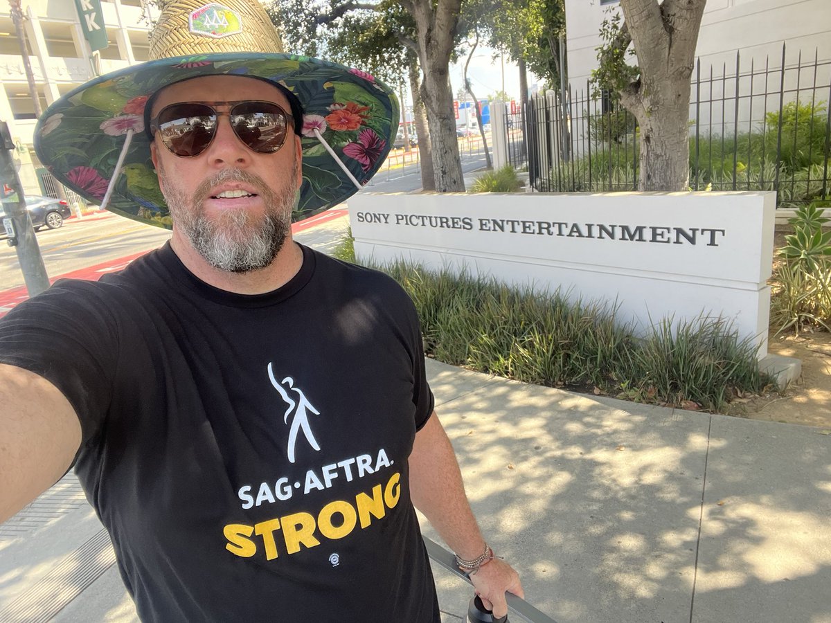 .@jonhuertas and I letting everybody at Amazon and Sony know we’re here to secure the contracts we all deserve. #sagaftrastrong @sagaftra