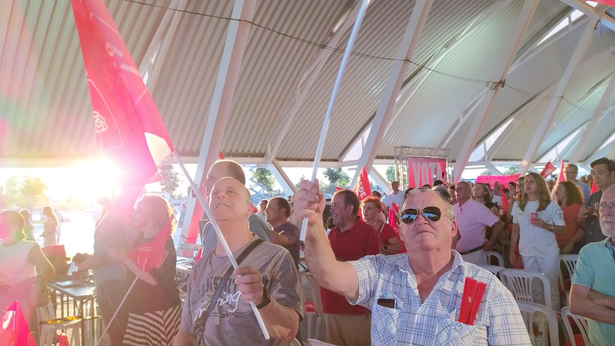 PsoeOsuna's tweet photo. Para seguir ADELANTE/❤️
Con fuerza
Vota ❤️ PSOE 
POR MÁS, MUCHO MÁS/❤️ https://t.co/BF5V5DPTjL