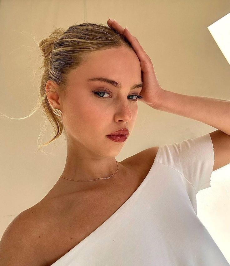 ᅠ
ᅠ
ᅠ

⠀⠀     ⠀⠀ ⠀   it's 3am and the moonlight's testing me.
ᅠ
ᅠ

⠀⠀  ᅠ
ᅠ