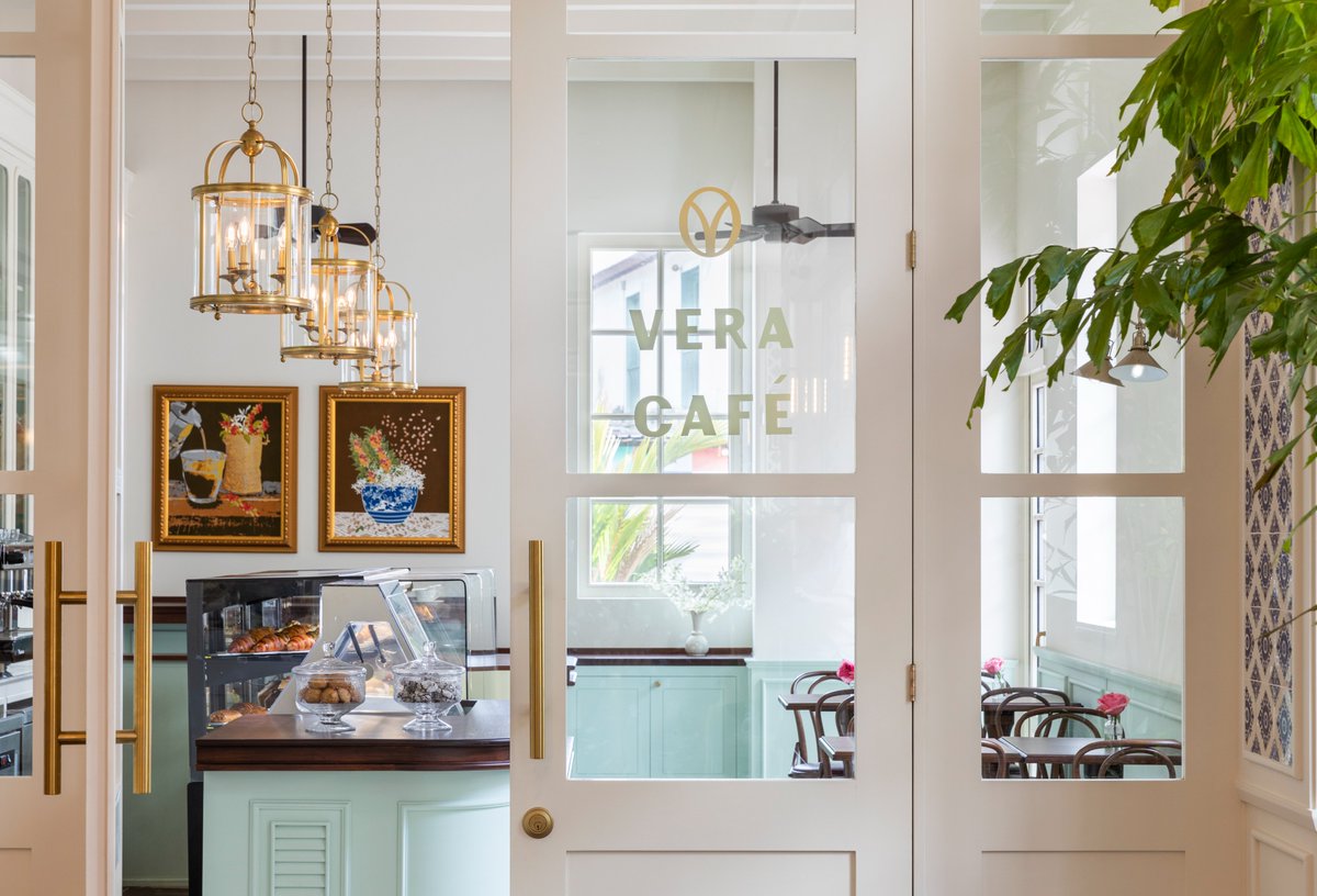 ¿En busca del plan perfecto para este fin de semana?  Recorrer las calles del #CascoAntiguo es como caminar a través de la historia... Durante tu recorrido, no dejes de visitar #VeraCafé nuestra cafetería gourmet de estilo francés
Horario: todos los días, de 6:30am a 6:30pm