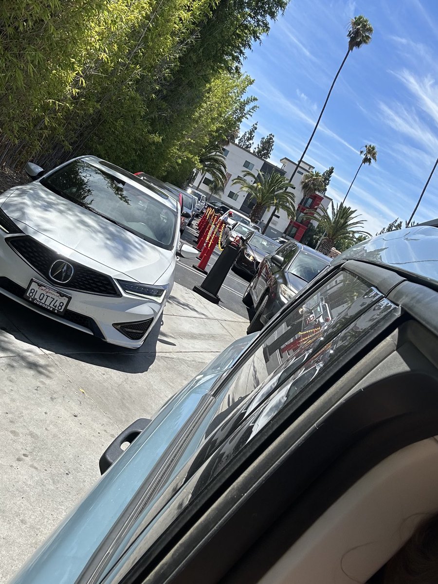 CovfefeKatie's tweet photo. The lunatic lefts #boycottinnout is a bust. 
In fact they have to make two lines to accommodate their loyal customer base. 
Make sure you get some @innoutburger this weekend. #innoutburger #innout 
👊😎🍔👍🇺🇸 https://t.co/cIqxoIxgxf