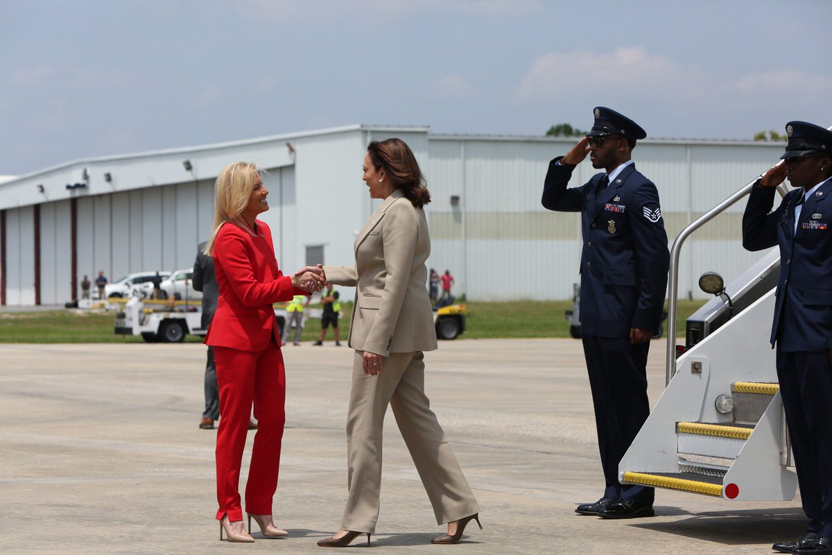 Earlier this afternoon, I had the honor of welcoming @VP @KamalaHarris to @JAXairport. She is here to speak about protecting our fundamental freedoms and teaching America’s full history. “Unity in our city, in our state and in our country begins with respecting each other’s