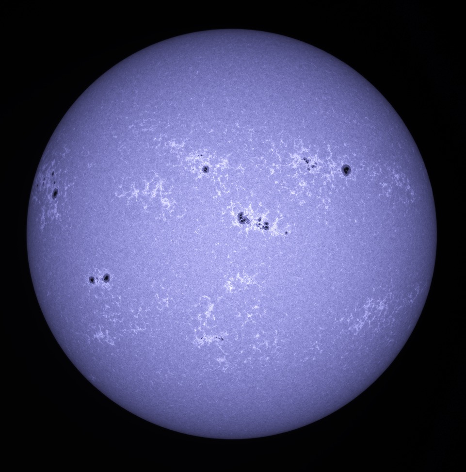 We haven't seen much of #Sol lately here in #NewEngland. Still, Franco Fellah, using his 72mm refractor with DayStar’s Calcium Quark attachment from #WestportCT yesterday, showed off at least ten very active regions in great, gorgeous detail. 

#WestportObservatory #sunspots