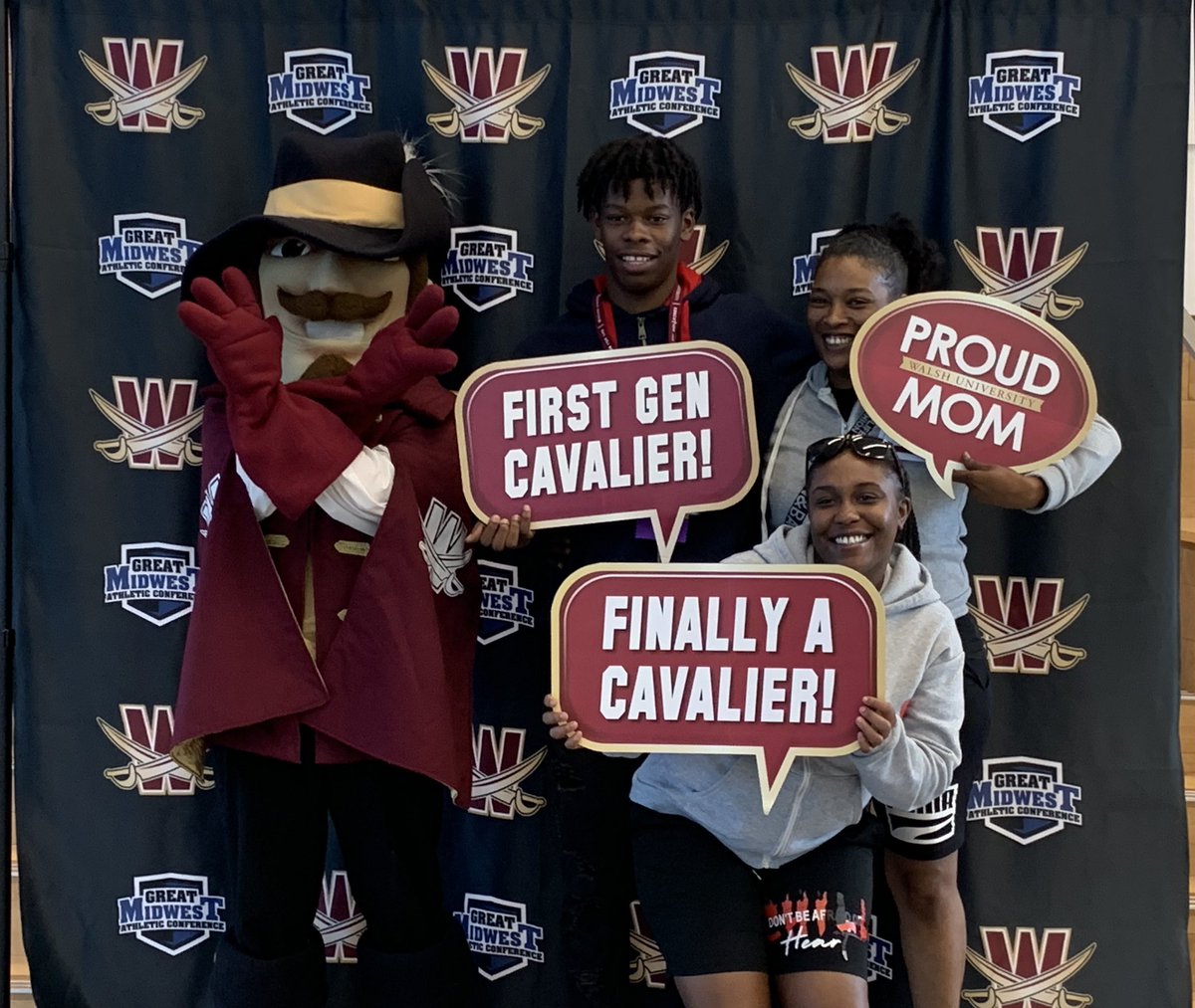 WalshUniversity's tweet photo. Swords Up to our new students! It was great having you on campus today for Summer Orientation. The school year is almost here! https://t.co/BuX5vm3SEl