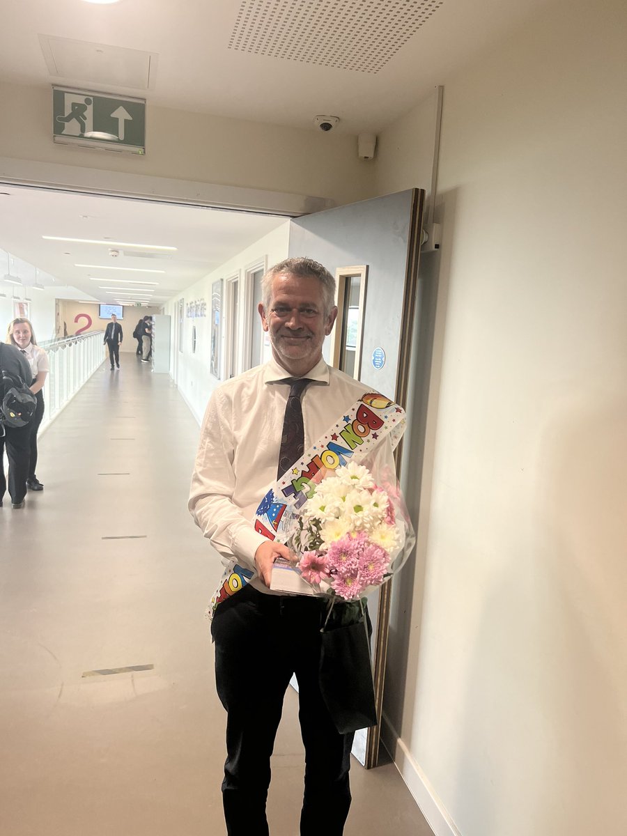 StCyresScience's tweet photo. Au Revoir to the Biology legend that is Nick Alford! 29 years of outstanding service to St Cyres. His DNA will live on here forever 🫶🏻@stcyres6th @StCyresScience #CyresChat https://t.co/Q900MU8xD0