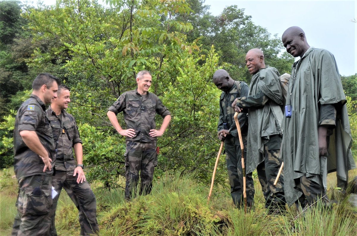DLIAG_Officiel's tweet photo. Le général de div. MABIN #COMELEF quitte le 🇬🇦 après 2 ans à la tête des #EFG 🇫🇷
4️⃣ 📸 pour illustrer 4️⃣ domaines d'actions particulières :
✅️ Dialogue avec les autorités africaines
✅️ Formation
✅️ Mémoire
✅️ Rayonnement
Bon vent pour la suite Mon général !
@EtatMajorFR https://t.co/ev0w9uC6Fn