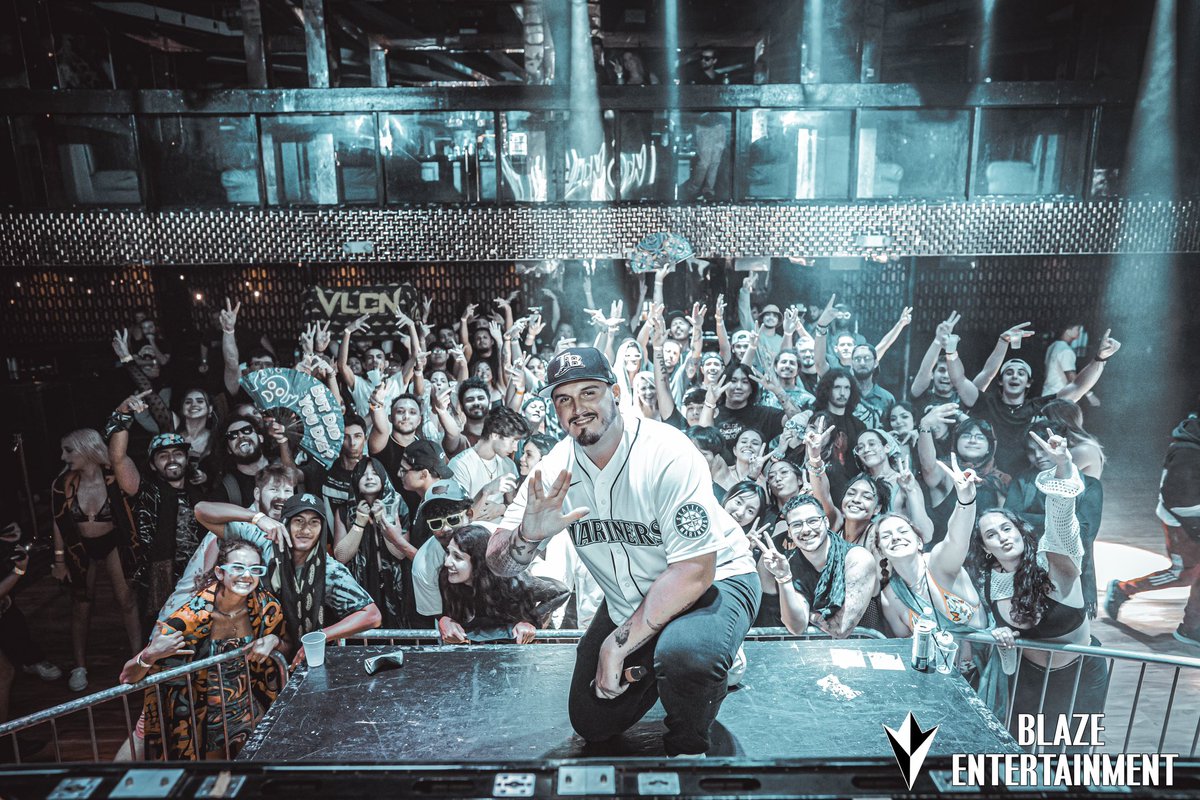VLCNmusic's tweet photo. Galaxy Defense Tour stop #2 &amp; Orlando showed out &amp; brought some insane energy! Thank you all 🛸🖖🏻 https://t.co/SJMo6xUq8b