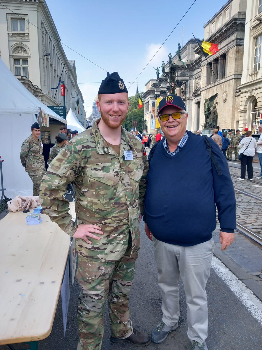 NigelCasier's tweet photo. Vader / Zoon momentje in Brussel. Aan iedereen een fijne nationale feestdag gewenst! https://t.co/ZAoWCo87cs